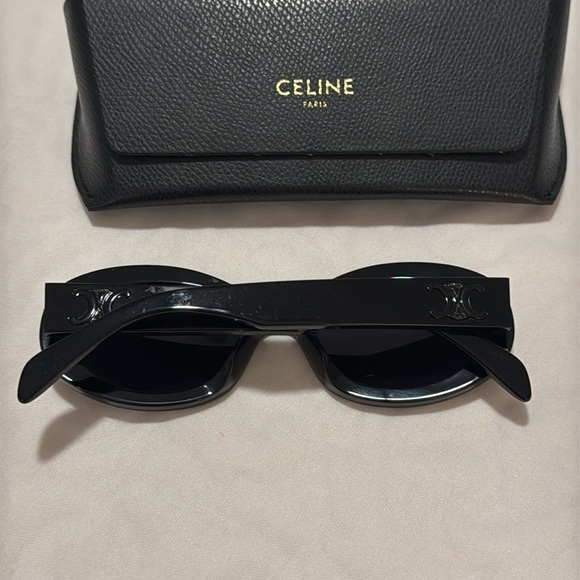 Celine Triompe black on black sunglassesses CL4019U
Like new! - Picture 3 of 8